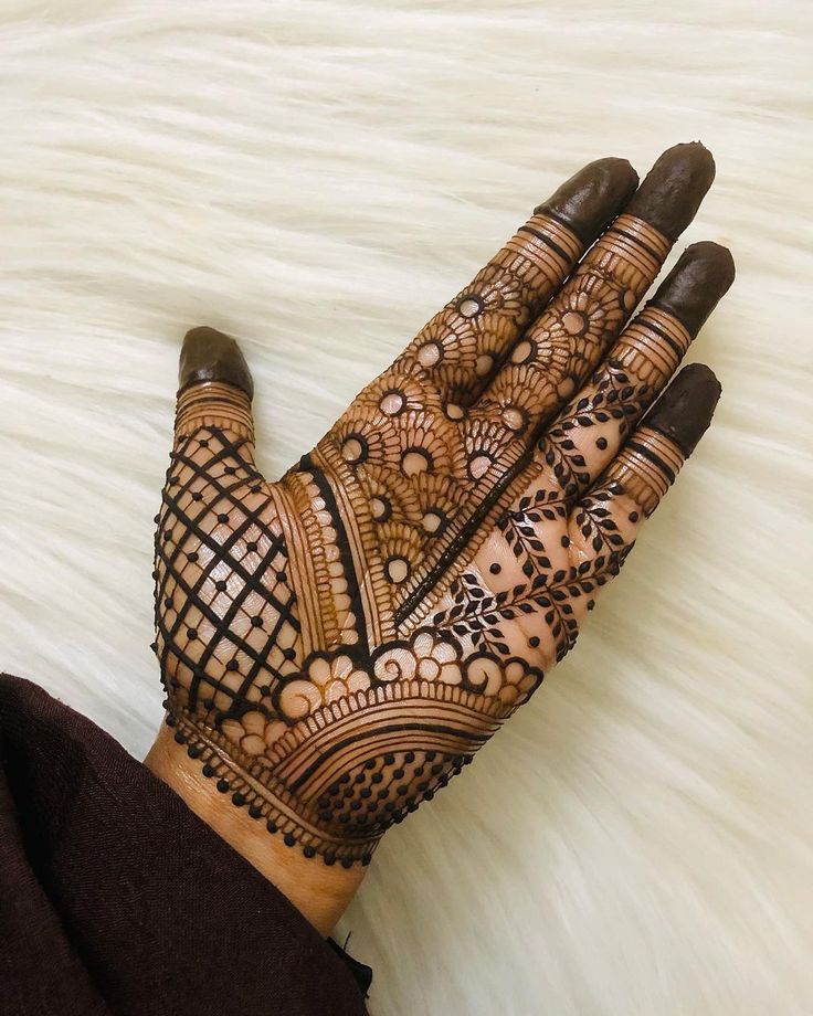 Stylish Mehndi Design is trending on Instagram