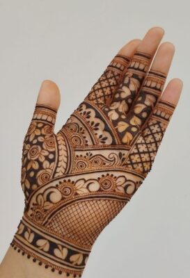 A Simple Mehndi Design is perfect for daily wear