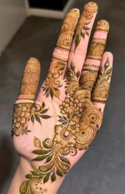 Arabic Mehndi Design gives a neat and stylish finish