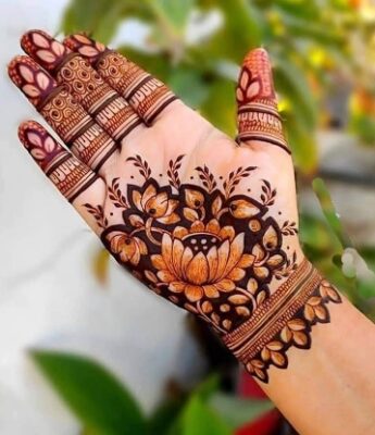 Arabic Mehndi Design gives a stylish appearance