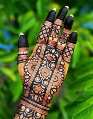 Arabic Mehndi Design is easy to apply and clean
