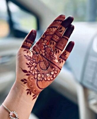 Arabic Mehndi Design is popular for its bold patterns