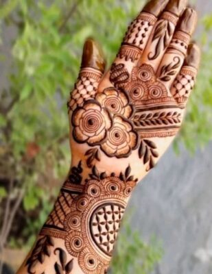 Arabic Mehndi Design is suitable for beginners too