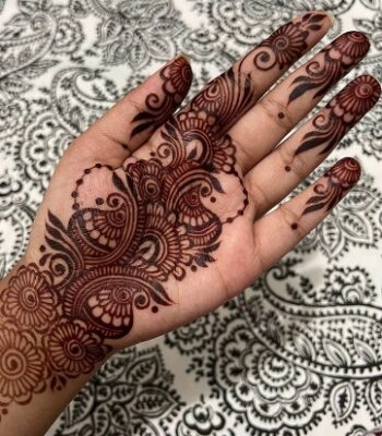 Arabic Mehndi Design looks stunning on bridesmaids