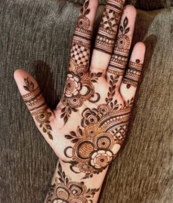 Arabic Mehndi Design makes hands look classy
