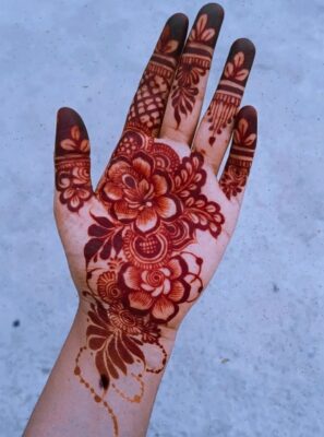 Arabic Mehndi Design suits both front and back hands