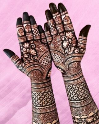 Bridal Mehndi Design looks elegant and graceful