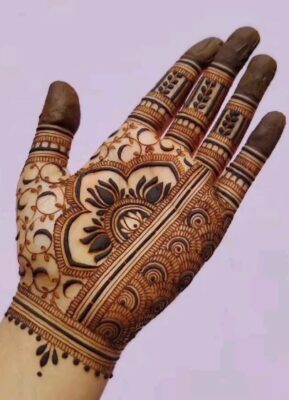 Bridal Mehndi Design looks rich and detailed