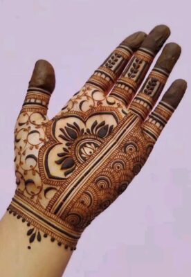Easy Mehndi Design gives a fresh appearance