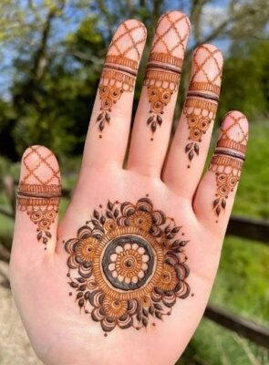 Easy Mehndi Design is easy to customize