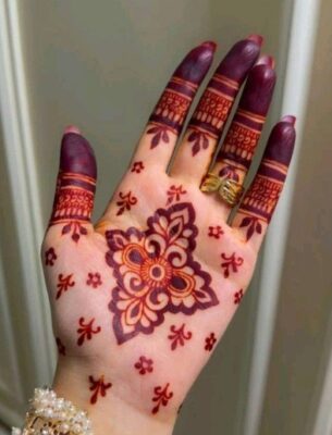 Easy Mehndi Design is ideal for quick events