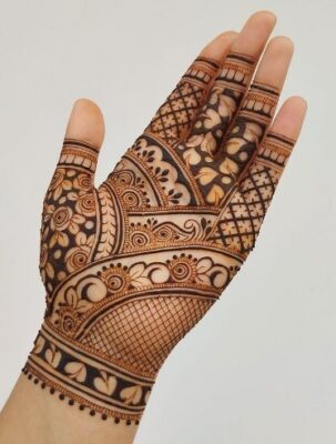 Easy Mehndi Design is perfect for beginners