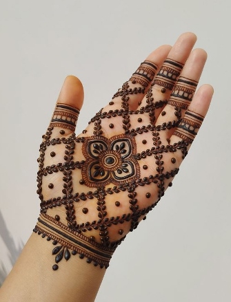 Festivals feel special with a Simple Mehndi Design