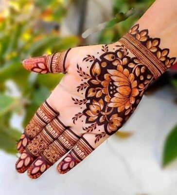 Floral Mehndi Design looks soft and graceful