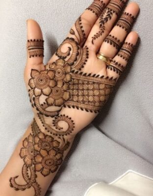 Front Hand Simple Mehndi Design adds soft beauty
