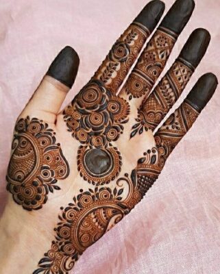 Front Hand Simple Mehndi Design adds soft beauty