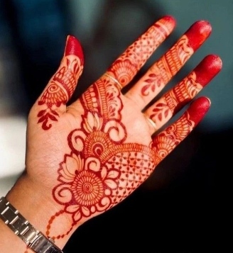 Front Hand Simple Mehndi Design completes a neat hand look