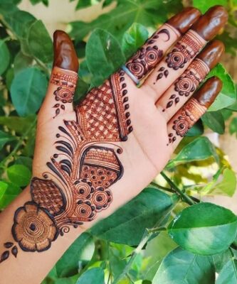 Front Hand Simple Mehndi Design creates a balanced look