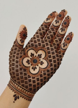 Front Hand Simple Mehndi Design enhances hand beauty