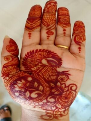 Front Hand Simple Mehndi Design feels light and neat