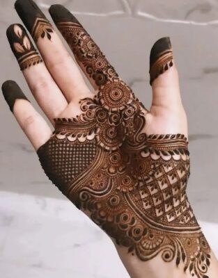 Front Hand Simple Mehndi Design feels light and neat