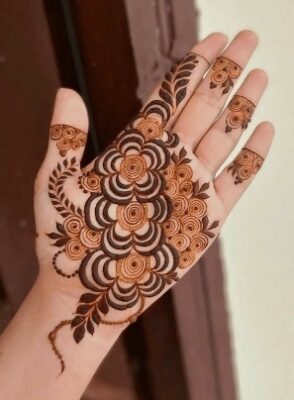 Front Hand Simple Mehndi Design gives a classy finish
