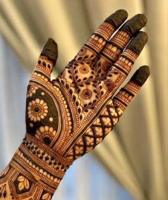 Front Hand Simple Mehndi Design gives a fresh appearance