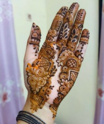 Front Hand Simple Mehndi Design gives a fresh look
