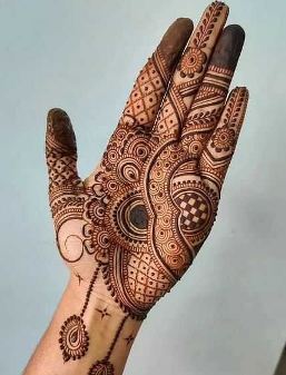 Front Hand Simple Mehndi Design gives a neat appearance