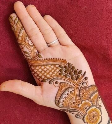 Front Hand Simple Mehndi Design has minimal patterns