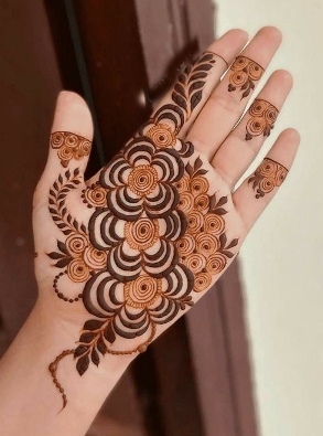 Front Hand Simple Mehndi Design highlights finger patterns nicely
