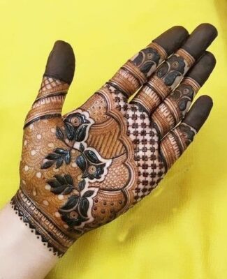 Front Hand Simple Mehndi Design is easy to apply