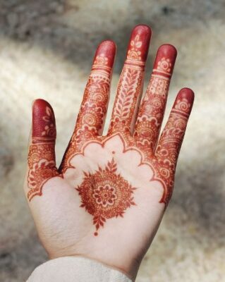 Front Hand Simple Mehndi Design is easy to customize
