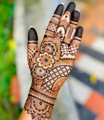 Front Hand Simple Mehndi Design is easy to customize
