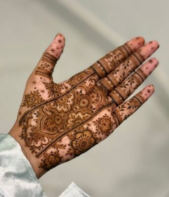 Front Hand Simple Mehndi Design is easy to customize