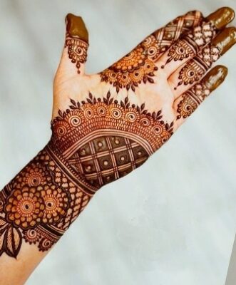 Front Hand Simple Mehndi Design is great for festivals