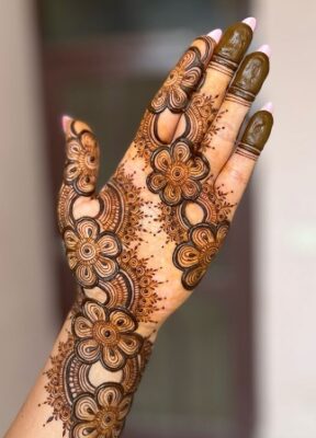 Front Hand Simple Mehndi Design is ideal for daily wear