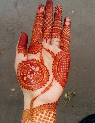 Front Hand Simple Mehndi Design is ideal for festivals