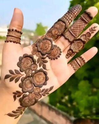 Front Hand Simple Mehndi Design is loved for its simplicity