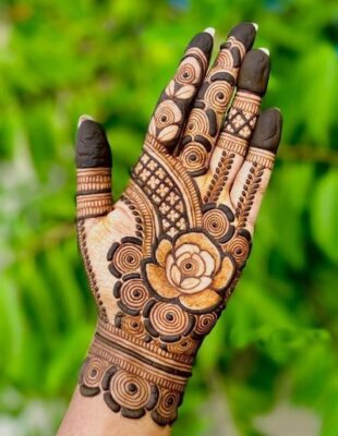 Front Hand Simple Mehndi Design is perfect for college girls