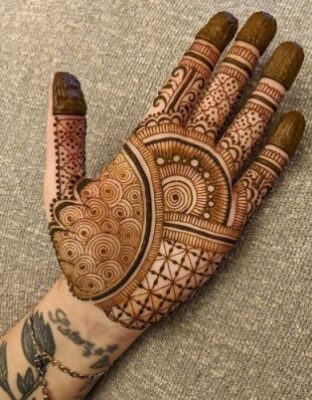 Front Hand Simple Mehndi Design is perfect for quick events
