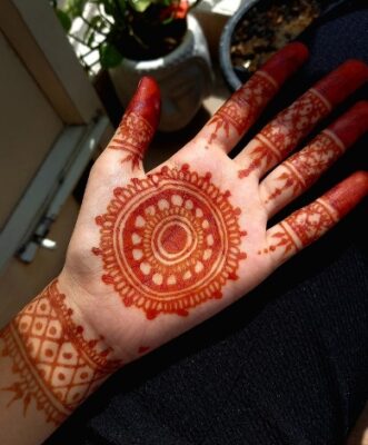 Front Hand Simple Mehndi Design is perfect for quick events