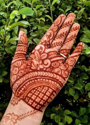 Front Hand Simple Mehndi Design is suitable for kids