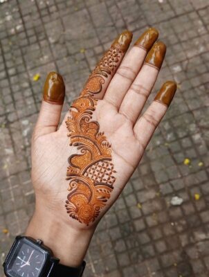 Front Hand Simple Mehndi Design is suitable for quick celebrations