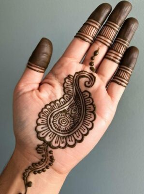 Front Hand Simple Mehndi Design looks beautiful on the palm