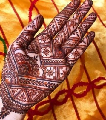 Front Hand Simple Mehndi Design looks clean and elegant