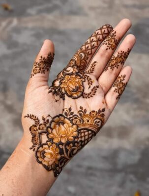 Front Hand Simple Mehndi Design looks modern and classy