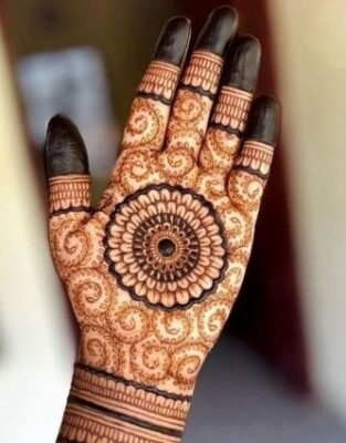 Front Hand Simple Mehndi Design looks modern and classy