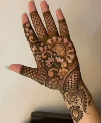 Front Hand Simple Mehndi Design looks simple yet stylish