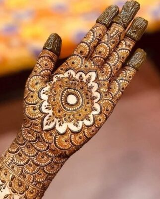 Front Hand Simple Mehndi Design looks simple yet stylish